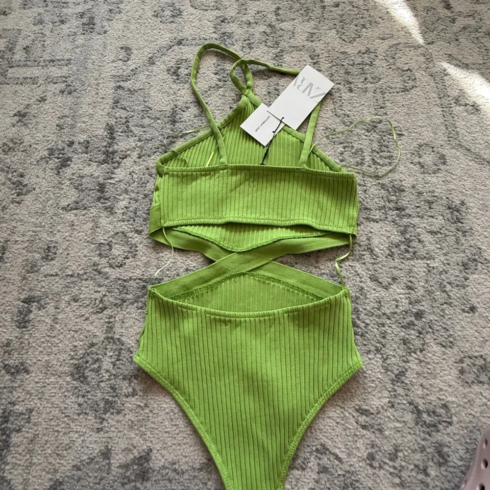 Zara Lime Green Ribbed Knit Cutout Halter Bodysuit 0858/811/540 Womens Size S - Picture 3 of 3